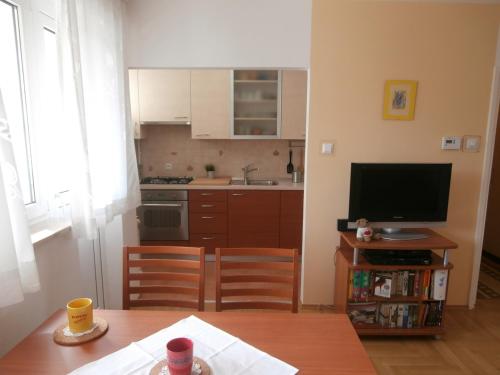 Apartment Anamarija - image 12