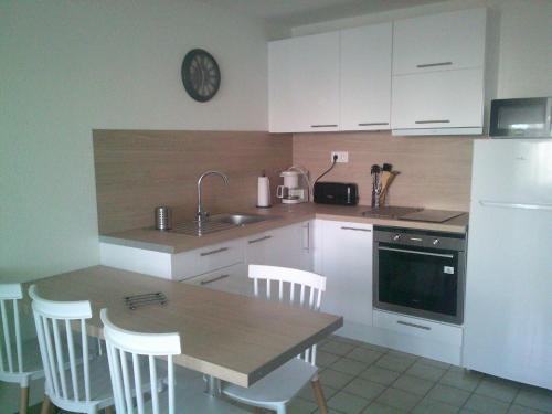 Studio with Terrace room in Vittoria Immobilier 2 -REGLEMENT SUR PLACE - chèques vacances acceptés