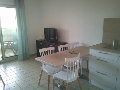 Studio with Terrace image 2