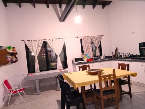 주방, Hermosa casa en barrio privado Salta in 세리요스