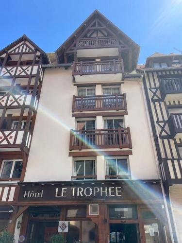 Le Trophée By M Hôtel Spa - Hôtel - Deauville