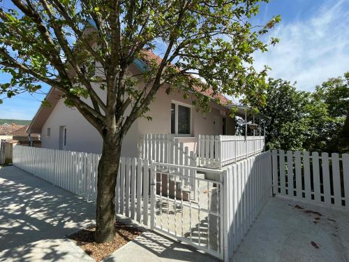 A szálláshely kívülről, Ležimirski Snovi (Lezimirski Snovi) in Laćarak