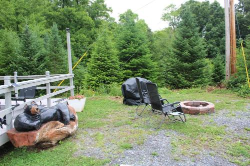 Eco Friendly Glamping Yurt In Roan Mountain Tn in Roan Mountain, USA