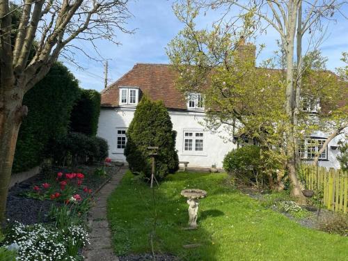 Cosy Daffodil Cottage