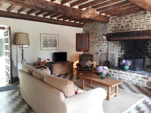 Magnificent French Country House with Private Heated Pool & Gardens in Сан-Дені-ле-Гаст