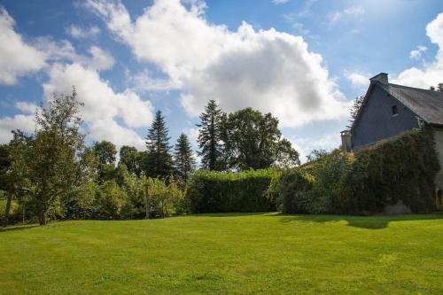 Навколишнє середовище, Magnificent French Country House with Private Heated Pool & Gardens in Сан-Дені-ле-Гаст