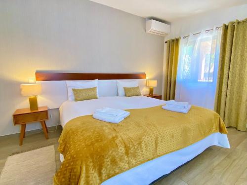 Deluxe Double or Twin Room image 2