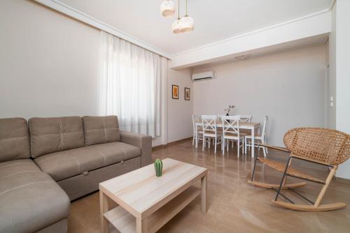 Spacious Nest 2bd apartment next to Acropolis, Athens
