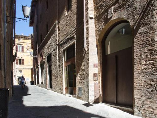 IL TOLOMEI - Central in the middle of main street - image 2