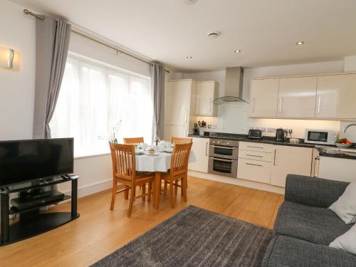Admiral's Quarter Apartment 4 WEYMOUTH - image 2