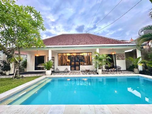2 BR Villa Rhapsody - 5 Mins to Seminyak/Umalas, Seminyak