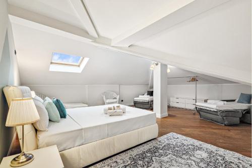 Attic in Como Center + Parking, Комо (фото 10)