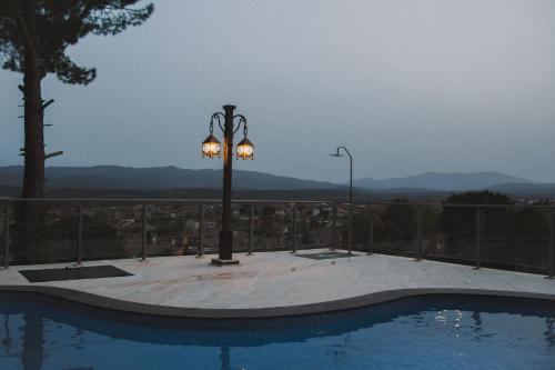 'El Mirador de Sotillo', un Oasis de Confort con Piscina y Jacuzzis