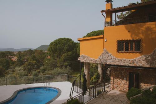 'El Mirador de Sotillo', un Oasis de Confort con Piscina y Jacuzzis