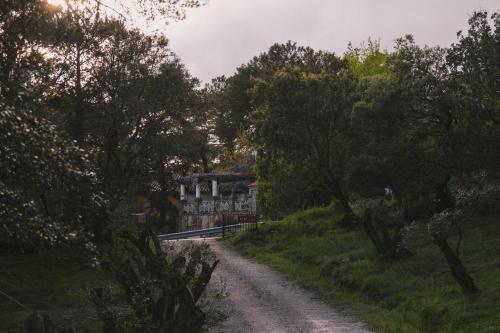 'El Mirador de Sotillo', un Oasis de Confort con Piscina y Jacuzzis