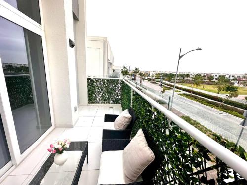 Amazing 1Bedroom Plus Maid in Avencia at Damac Hills 2, Dubái (foto 2)