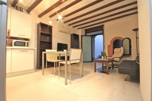 Apartamentos Inside Alhacaba - image 4