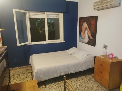 Cuarto privado separado de la casa principal y con entrada independiente