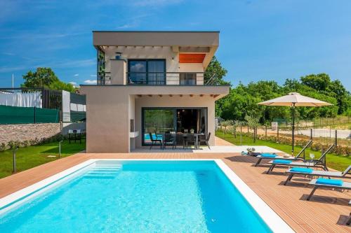 Villa Artsi with heated pool and 5 bedrooms - Accommodation - Svetvinčenat