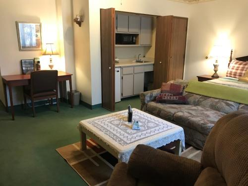 Country Lodge Inn 5