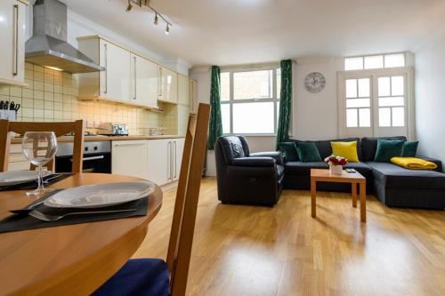 Spectacular 3 Bed in Blackheath, London (photo 3)