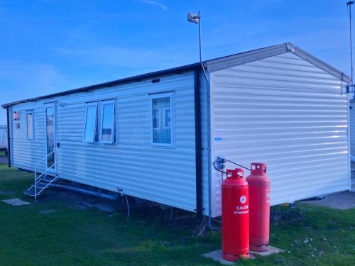 Charming 3-Bed Caravan in Colchester Mersea island
