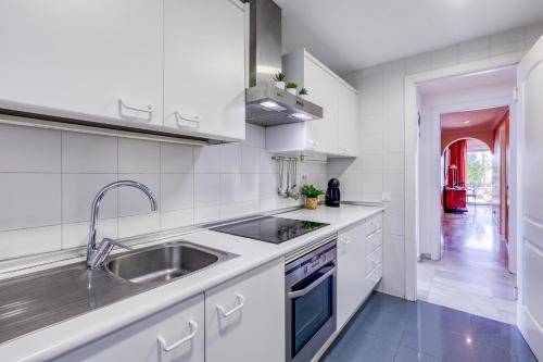 ห้องครัว, Hanami Alcazaba Beach Duplex Sea View in หาดอัลกาซาบา