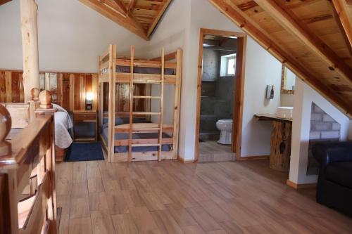 Grand Mountain Cabañas Creel (Grand Mountain Cabanas Creel) in ครีเอล