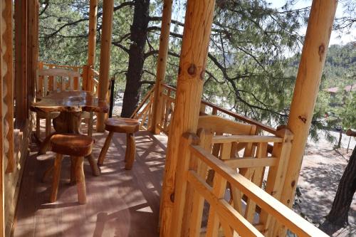 ระเบียง/ชานเรือน, Grand Mountain Cabañas Creel (Grand Mountain Cabanas Creel) in ครีเอล