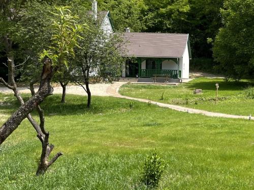 Kert, Kökényház vendégház (Kokenyhaz vendeghaz) in Kötcse