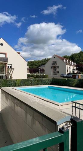 Appartement piscine (juin/sept) - Location saisonnière - Étampes