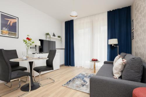 Sarmacka 25 apartment next to Medicover and Paley, Varsovia