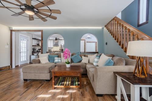 Pocono Retreat Movies Games Spacious in Long Pond, USA