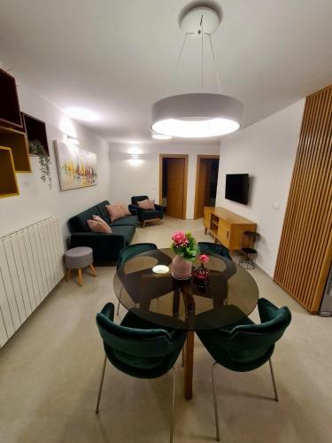 Two-Bedroom Apartment with Terrace image 5