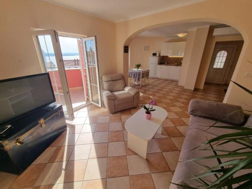 Two-Bedroom Apartment with Balcony and Sea View room in Apartments with parking space Crikvenica - 22514