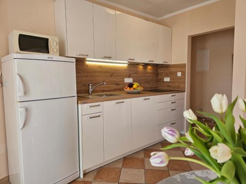 Two-Bedroom Apartment with Balcony and Sea View image 8