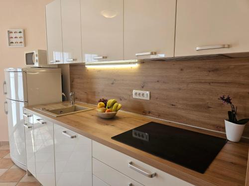 Two-Bedroom Apartment with Balcony and Sea View image 6
