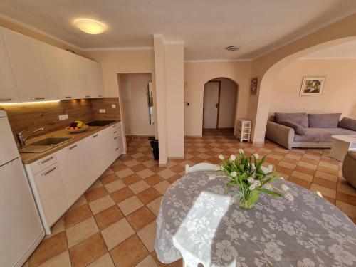 Two-Bedroom Apartment with Balcony and Sea View image 4