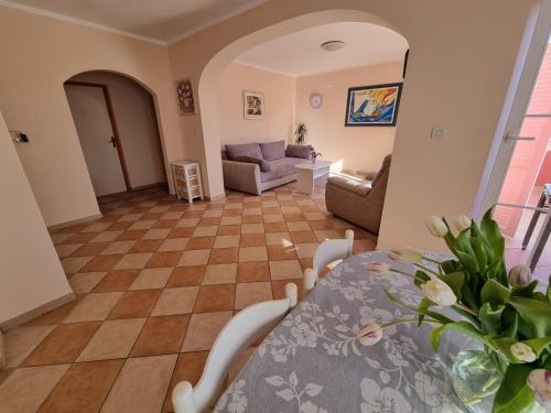 Two-Bedroom Apartment with Balcony and Sea View image 3