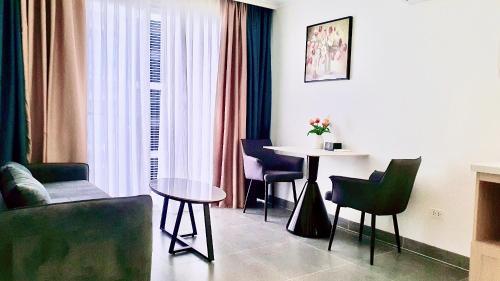 Studio Apartment image 6