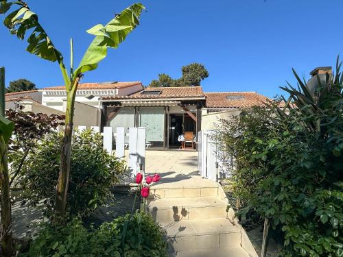 Maison en Pinède Proche Mer et Commerces - 5 pers, Terrasse, Jardin, Parking, WiFi - FR-1-705-29 gîte à louer La Palmyre