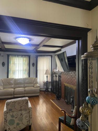 Bedroom Elizabeth NJ near Newark airport American Dream Statue of liberty New York City in Elizabeth, USA