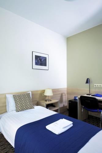 Single Room image 3