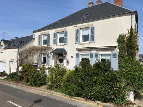 . Gîte familial avec terrasse et vue sur la Loire