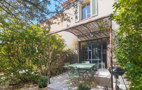 2 Bedroom Awesome Home In Saint-Laurent-De-La-Ca