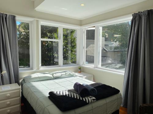 Wellington double bedroom - Accommodation - Wellington