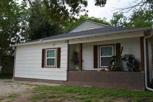 Duplex house 2216 Pine Street in Grand Prairie, USA