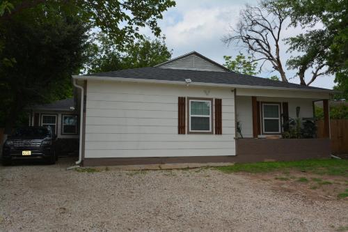 Duplex house 2216 Pine Street in Grand Prairie, USA