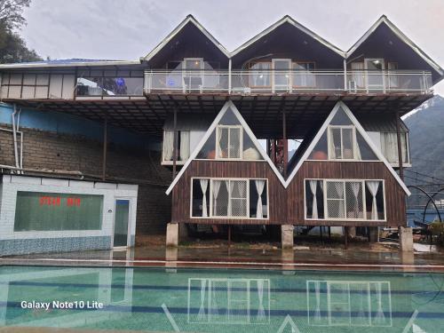 Úszómedence, Da Shack in Mandi