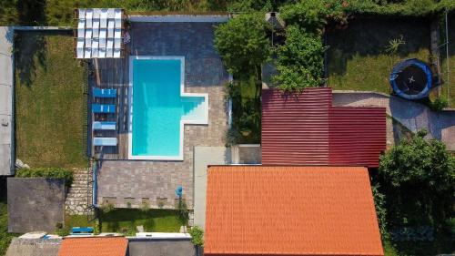 Ferienhaus mit Privatpool für 5 Personen 3 Kinder ca 180 qm in Otok, Dalmatien Dalmatinisches Hinterland - Location saisonnière - Otok